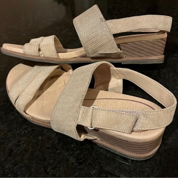 New Dr Scholls Freestone Tan Sandal Size 10 - Picture 1 of 3